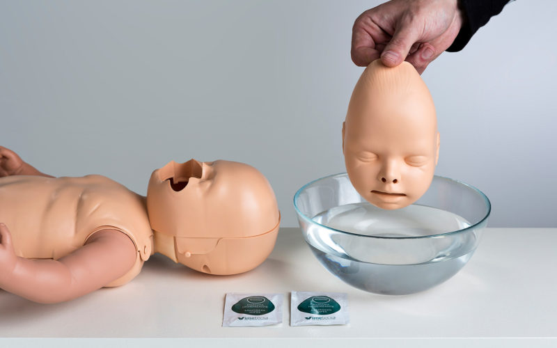 Notfallretter.de® HLW Baby Puppe 2in1 für Trainingszwecke