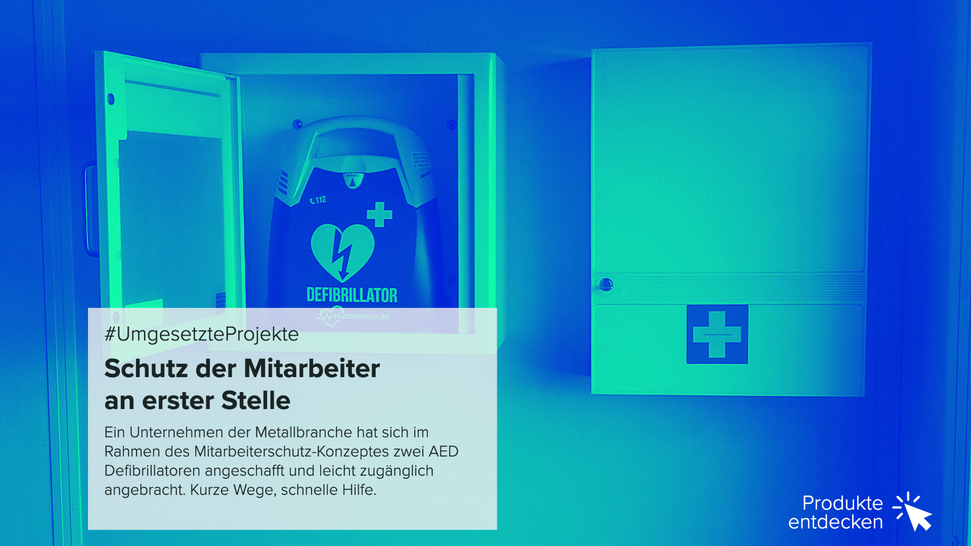 AED Defibrillator in einem weißen Wandkasten von Notfallretter.de